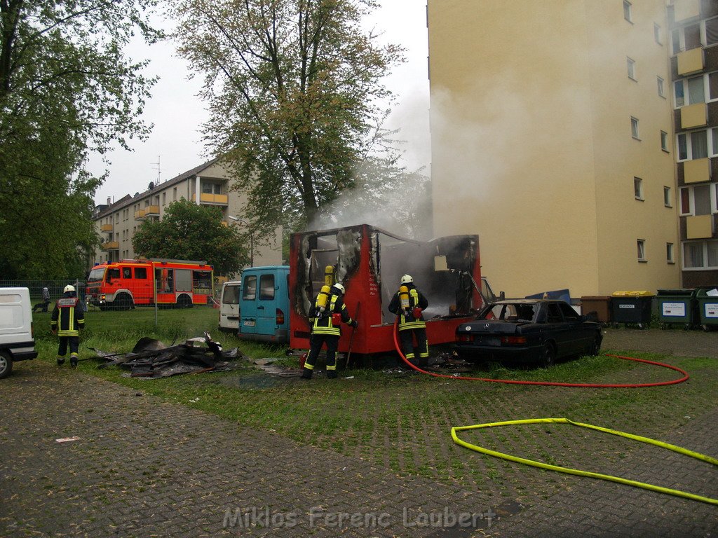 Brand Frittenwagen Pkw Koeln Vingst Passauerstr P31.JPG